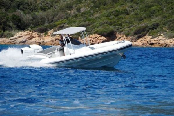 Libecciu 1000: an ergonomic, user-friendly deck layout by Fanale Marine