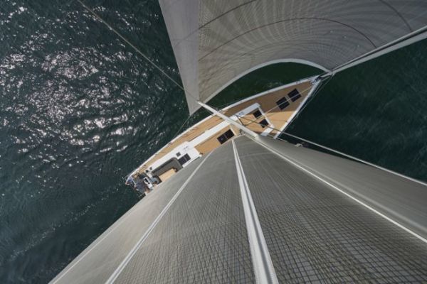 Checking the rigging and overhauling the mast: preparing your sailboat for safe sailing