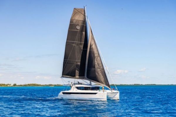 Deck layout and fittings: the Leopard signature