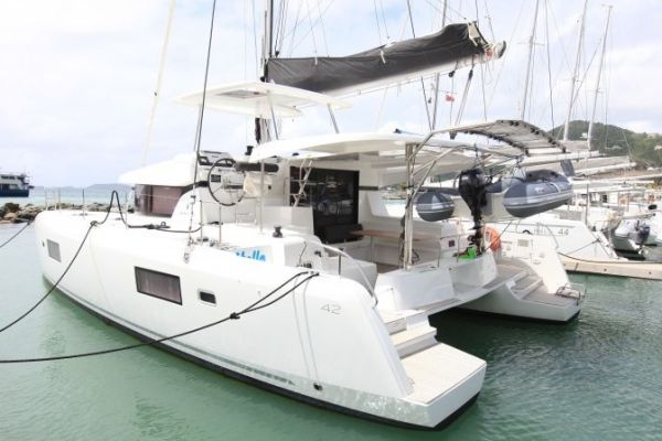 Catamaran evacuated in Morocco: two crew members found alive after 5 days adrift in dinghy