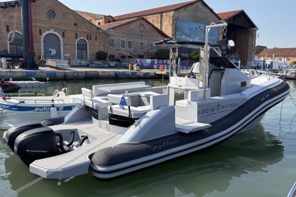 Arcistratega: a 10-m electric RIB with a focus on autonomy and accessibility