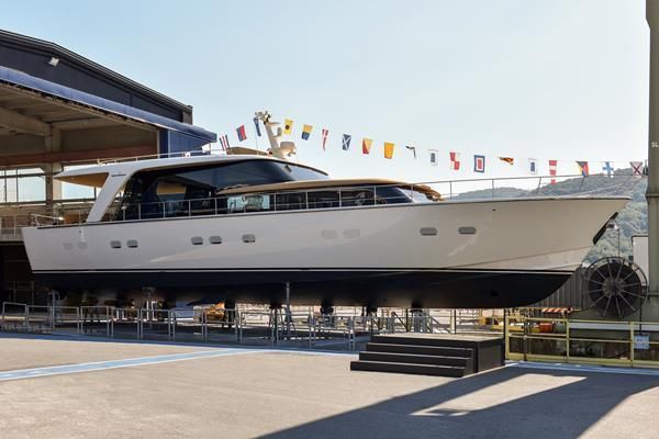 Sanlorenzo unveils SHE, a yacht inspired by the 1960s, which will be showcased at the Cannes Boat Show