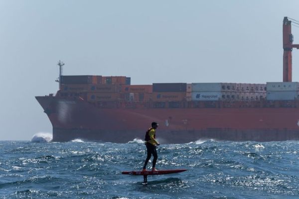 Erwan Jauffroy achieves a world first by crossing the English Channel on a foil without a sail or engine