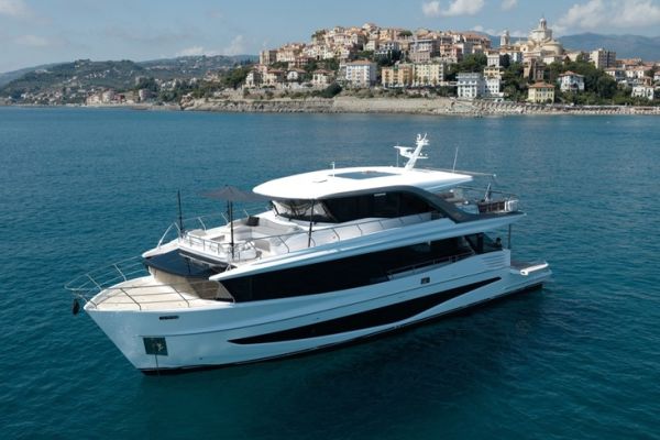 Princess X90: How the Super Flybridge Completely Opens Up the Main Deck