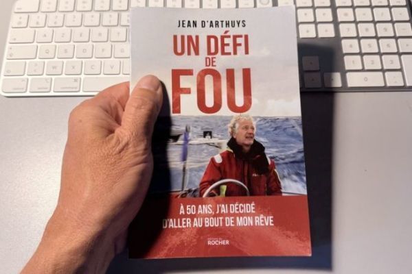 A Crazy Challenge: A Sea Voyage That Goes Far Beyond the Ocean Globe Race