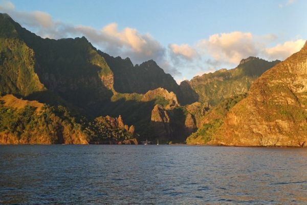 From Martinique to the Marquesas: Four friends exploring the Pacific aboard a Feeling 416