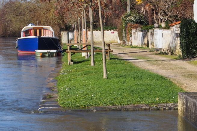 In times of flooding, a good mooring should be anticipated