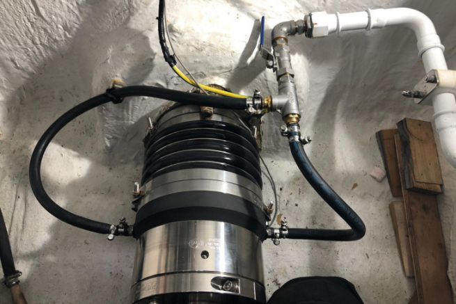 PSS shaft line seal on a motorboat