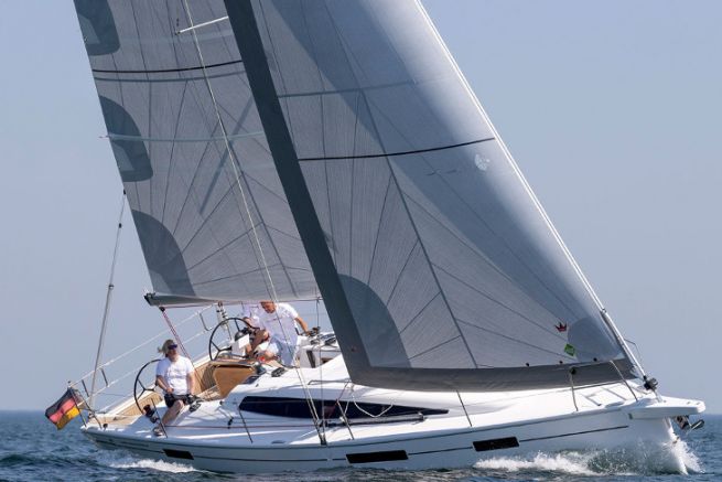 Dehler 38SQ equipped with Elvstrom Ekko XRP Cruise sail