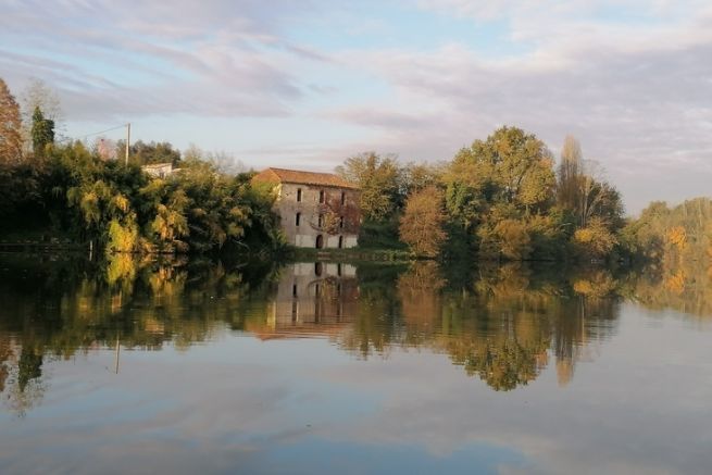 The river Lot aval, a peaceful river in the South West of France