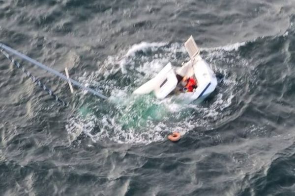 This 7m sailboat was probably scuttled